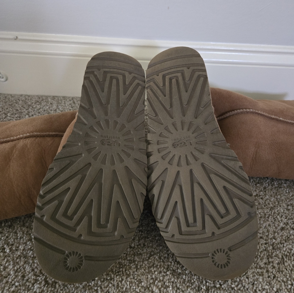 Uggs Women's Tan Suede Boots - Picture 4 of 9